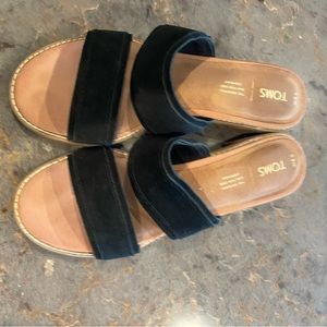 Tom’s ladies sandals size 8.5